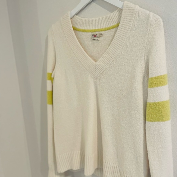 Faherty Varsity V-Neck Sweater in Cream size Small - Picture 7 of 11